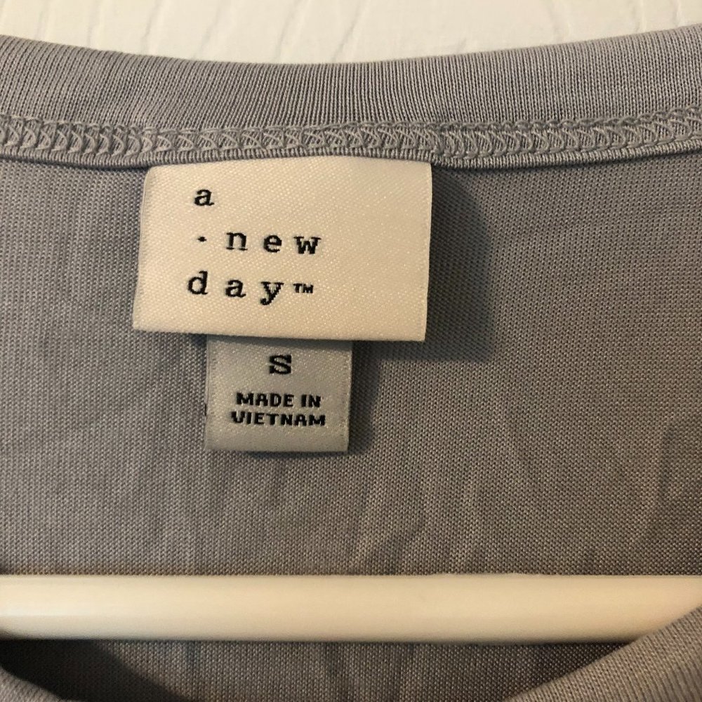 Basic Tee - Picture 2 of 2